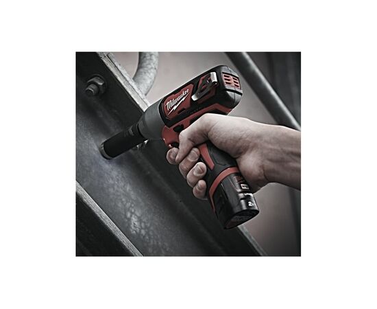  Гайковёрт импульсный Milwaukee M12 BIW12-202C (4933447133) 2АКБ+ЗУ 
