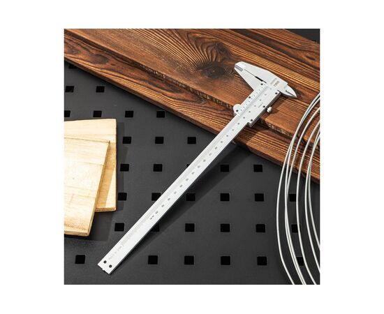  Штангенциркуль Deli DL92200C 200мм, нерж, метрическая/дюймовая шкала, кейс 